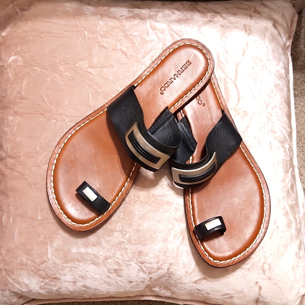 EUC Bernardo size 11M sandal